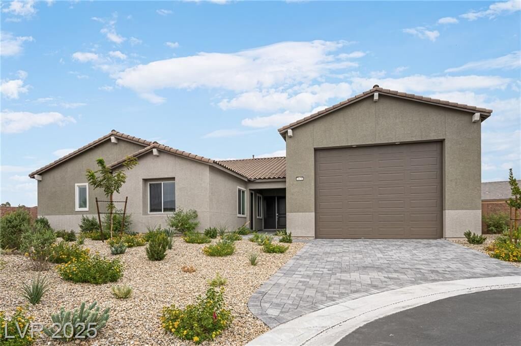 Property Photo:  