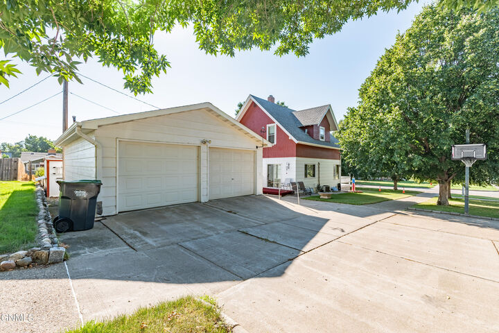 710 1st Street NW  Mandan ND 58554 photo