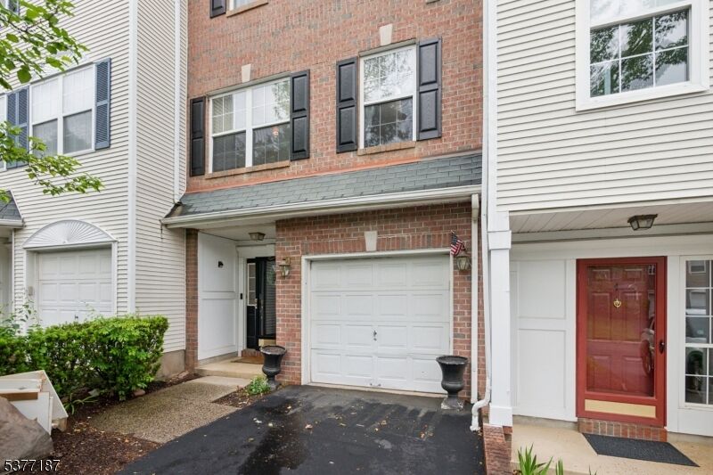 Property Photo:  5 Prescott Ct Ondo  NJ 07920 