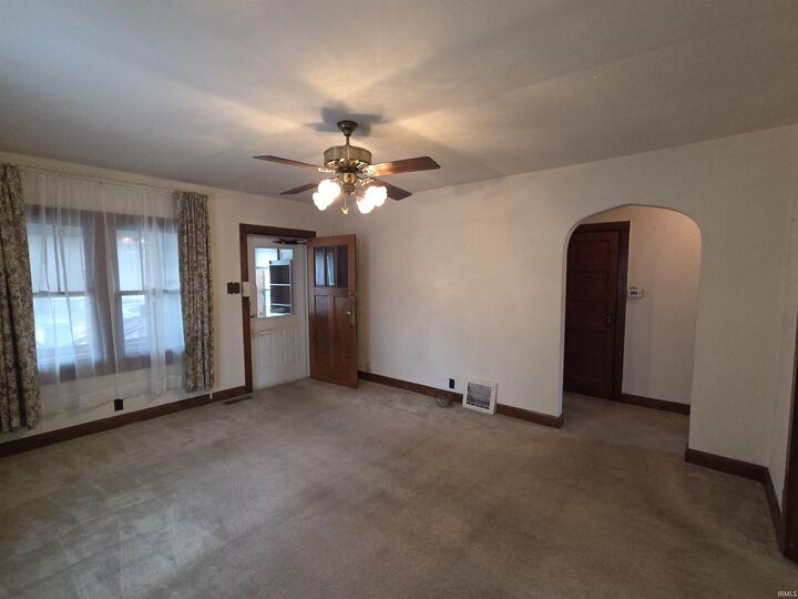 Property Photo: 825 E Negley Avenue IN 47711