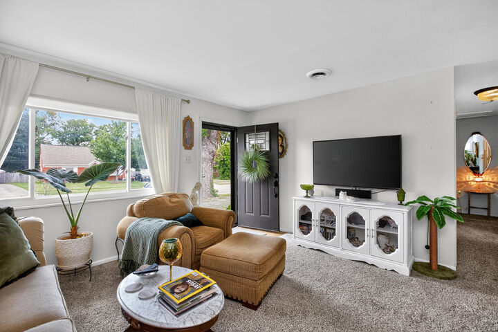 Property Photo: 1926 Dunkirk Drive KY 40504