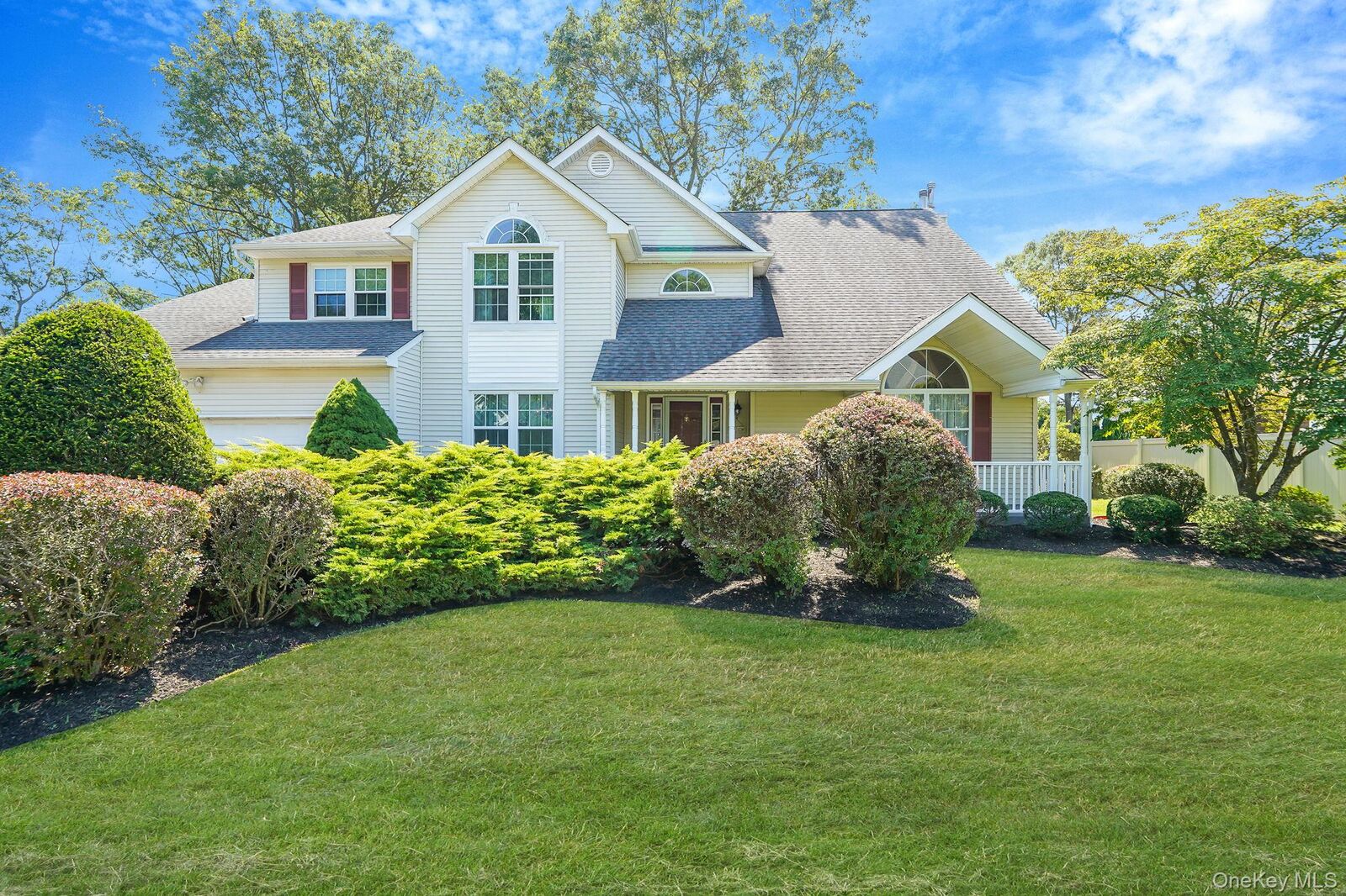 Property Photo:  59 Buckingham Drive  NY 11741 