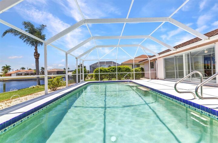 Property Photo:  1615 Via Bianca  FL 33950 