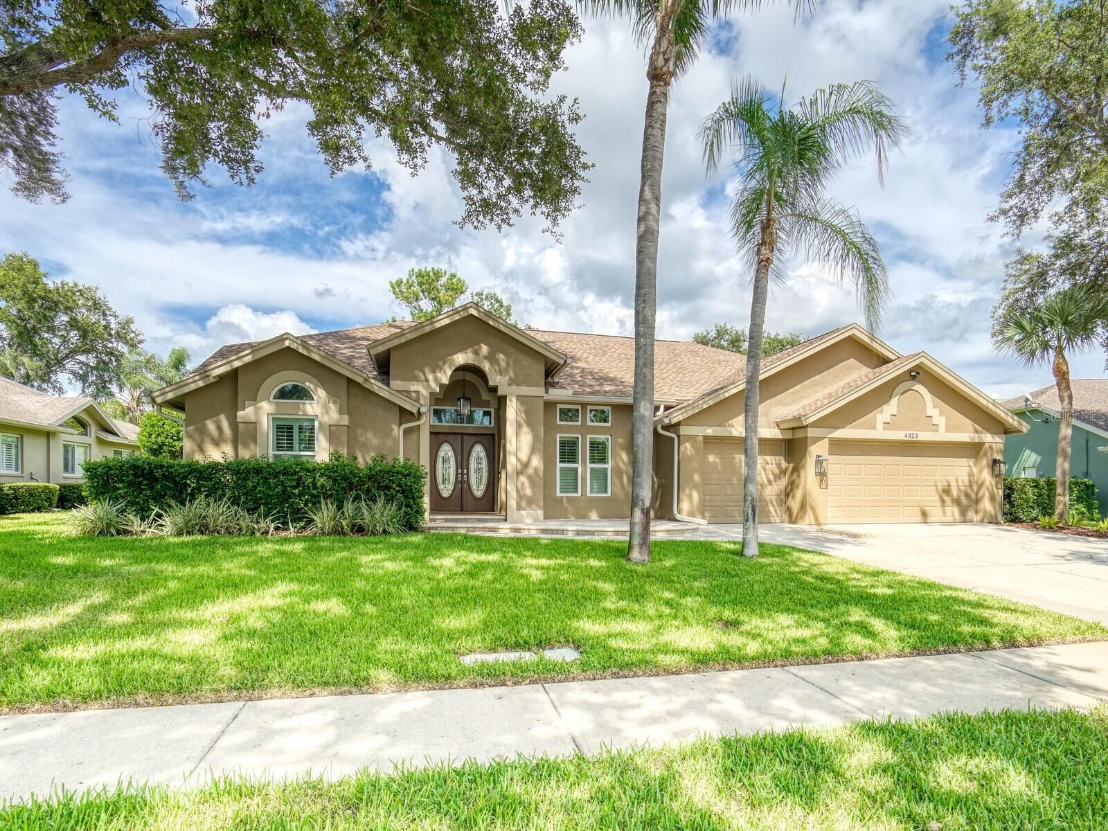 Property Photo: 4323 Clairidge Way FL 34685