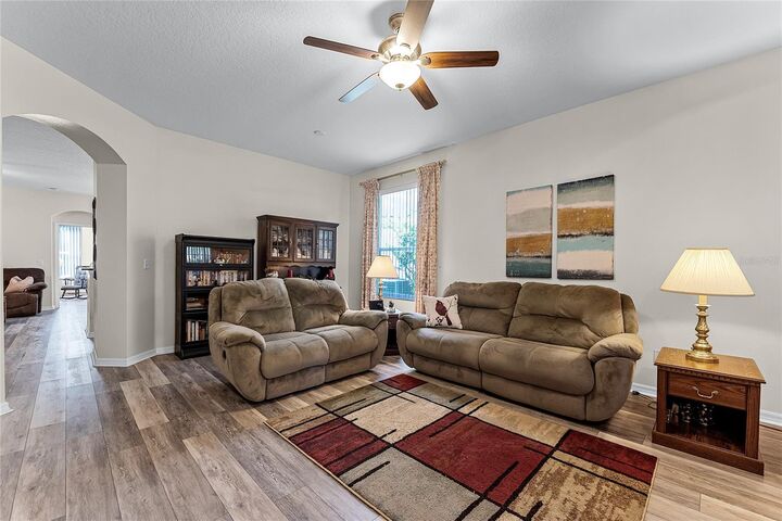 Property Photo:  5506 Ligustrum Loop  FL 32765 