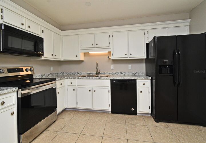 Property Photo: 512 Shane Circle FL 32708