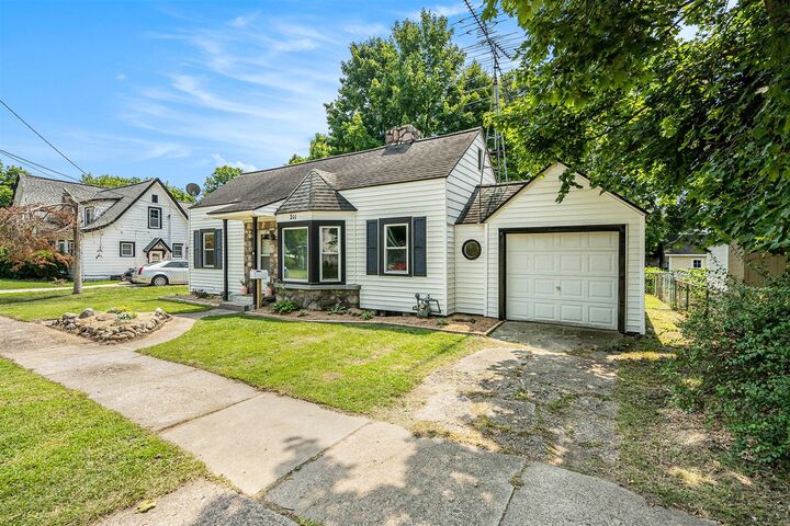 211 E Wheeler Street  Three Rivers MI 49093 photo