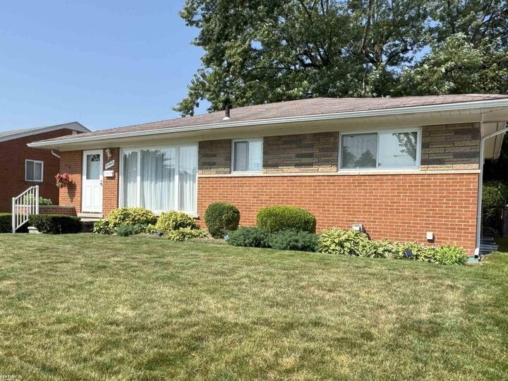 Property Photo:  31343 W Wind Dr Drive  MI 48026 