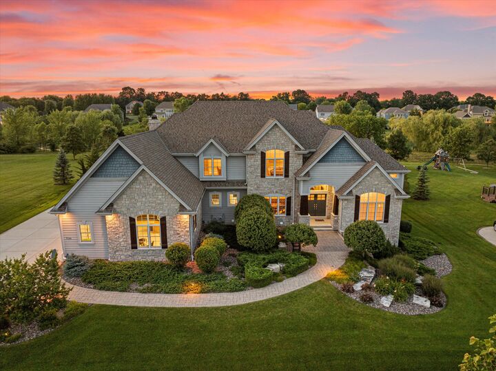 7154 W Concord Creek Dr  Mequon WI 53092 photo