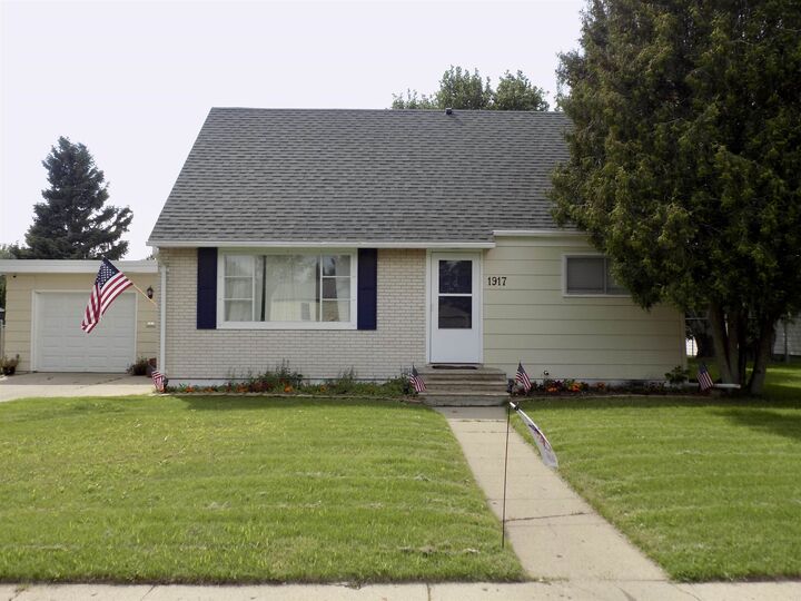 1917 7th St NW  Minot ND 58703 photo