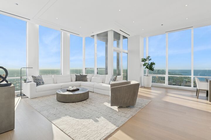 Property Photo:  14 W Superior Street 6402  IL 60654 