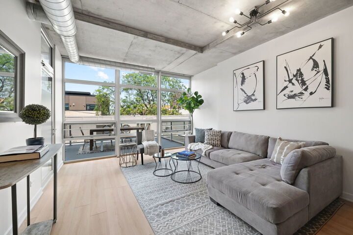 Property Photo:  1610 W Fullerton Avenue 210  IL 60614 