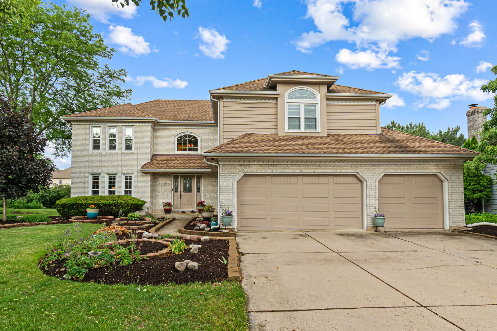Property Photo:  1440 Monarch Circle  IL 60564 