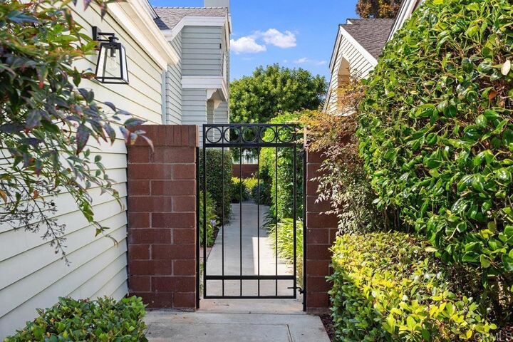 Property Photo:  820 Daphne Court  CA 92011 