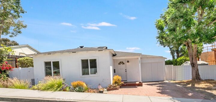 Property Photo:  708 S Redondo Avenue  CA 90266 