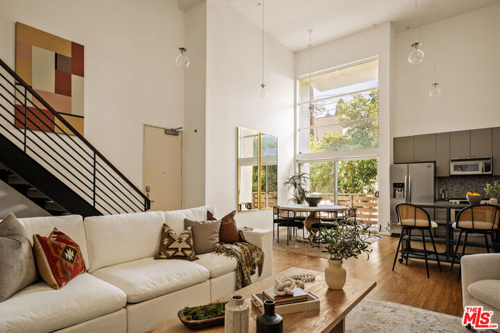 7062 Hawthorn Avenue 103  Los Angeles CA 90028 photo