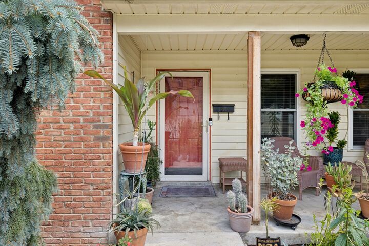 Property Photo:  1611 Boscobel St  TN 37206 