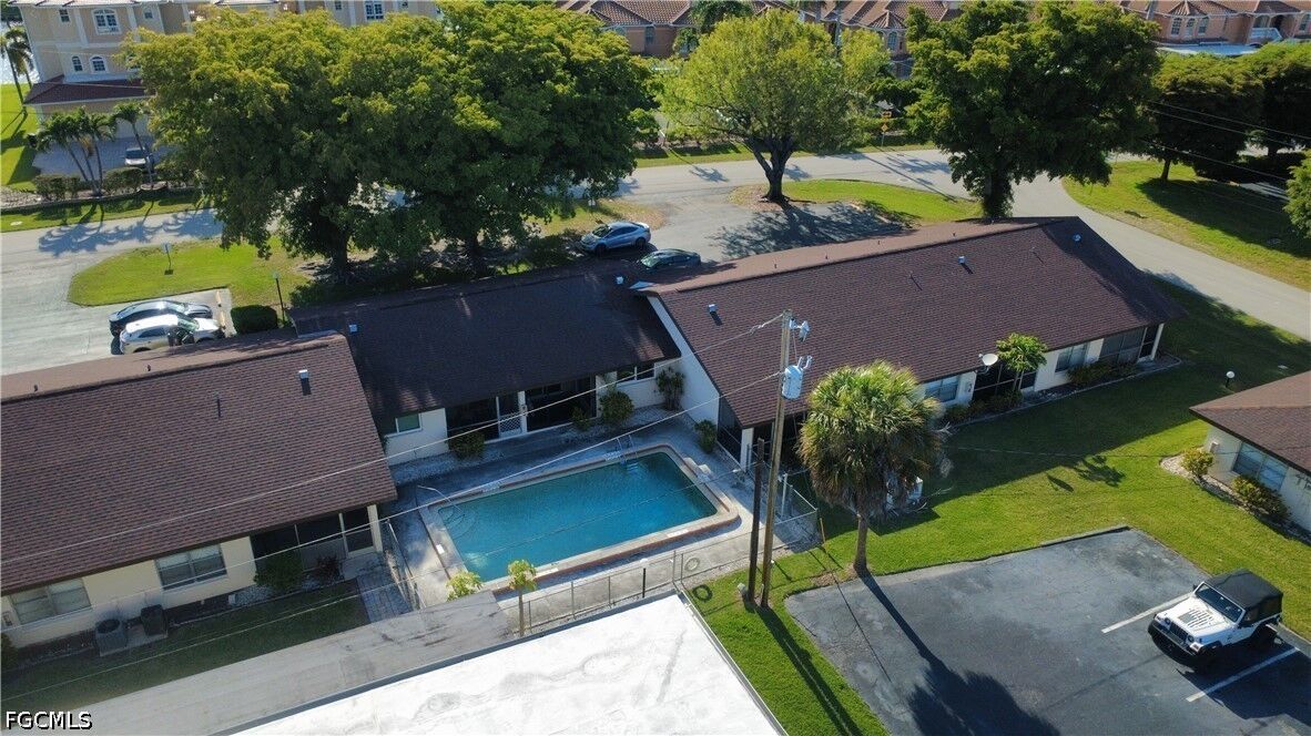 Property Photo:  4611 SE 5th Place 8  FL 33904 