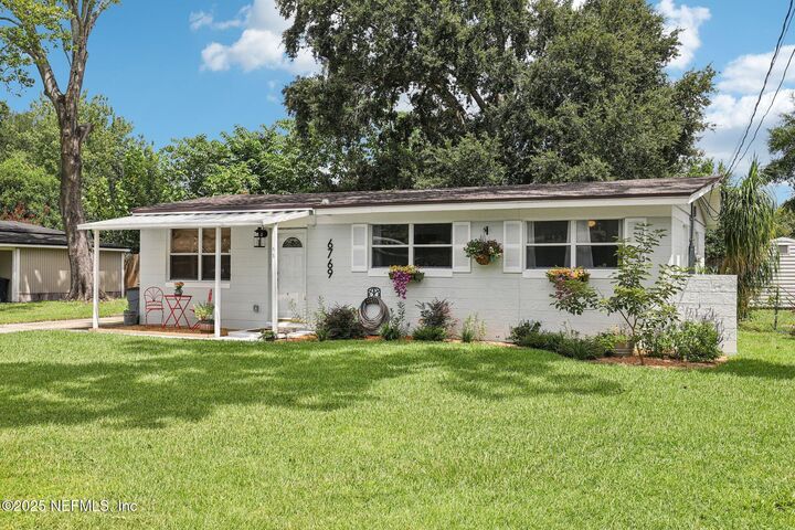 Property Photo: 6769 Daughtry Boulevard S FL 32210