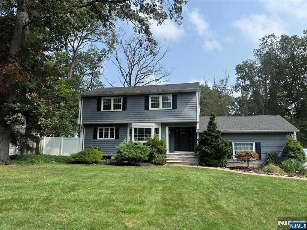 Property Photo:  11 Aspen Court  NJ 07470 