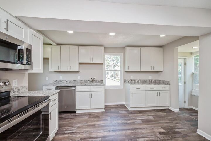 Property Photo:  1747 York Avenue  MN 55106 