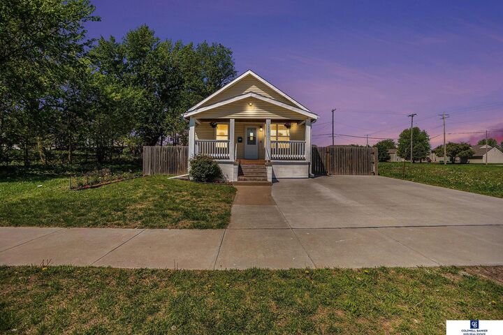Property Photo:  1552 N 17th Street  NE 68110 
