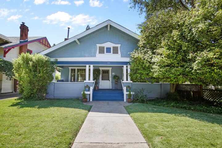 Property Photo: 109 Geneva Street OR 97504