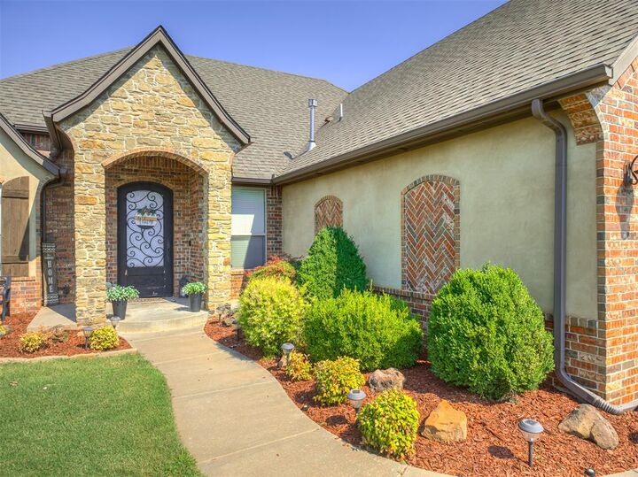Property Photo:  4004 Cedar Pass Drive  OK 73179 