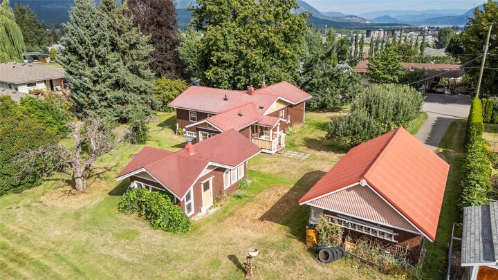 Property Photo: 1080 20 Avenue SW BC V1E 1L6