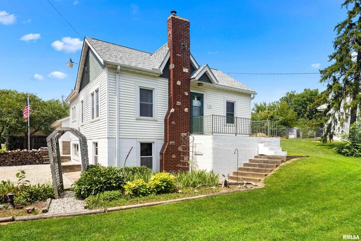 Property Photo:  212 McGinley Street  IL 61571 