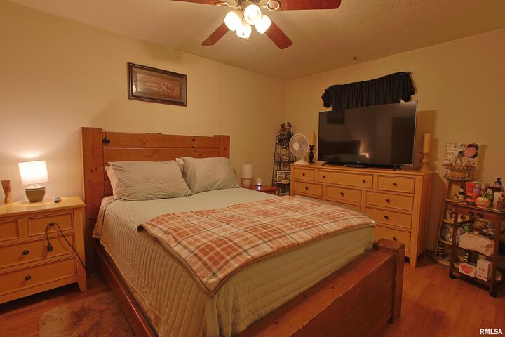 Property Photo:  601/605 S 6th Street 4  IL 62948 