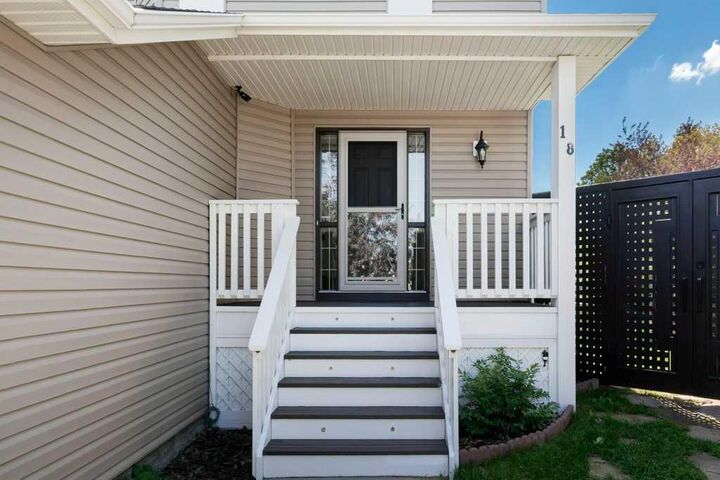 Property Photo: 18 Big Springs Mews SE AB T4A 1H3