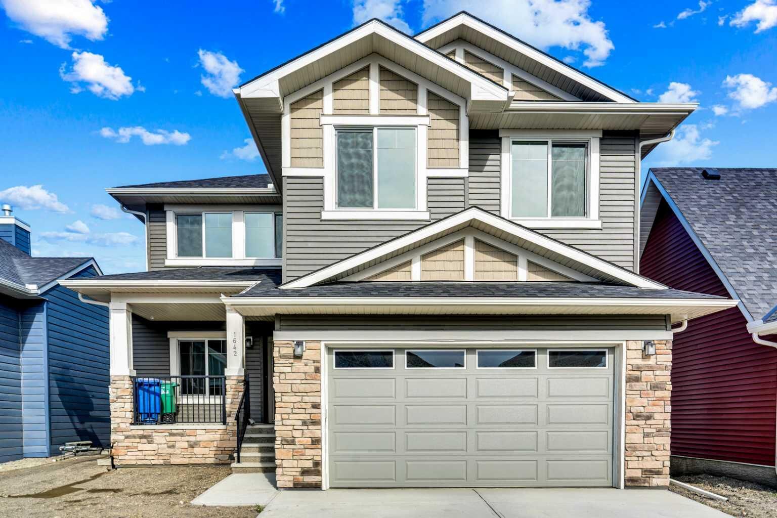 Property Photo:  1642 Baywater Street SW  AB T4B 0A7 