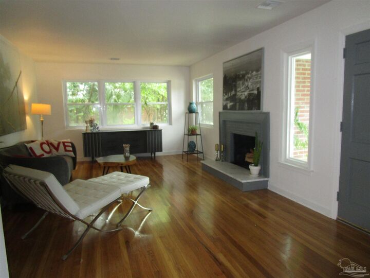 Property Photo: 1910 Copley Dr FL 32503