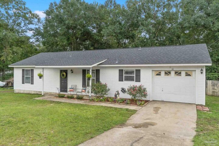 Property Photo: 537 Greenbury Dr FL 32533
