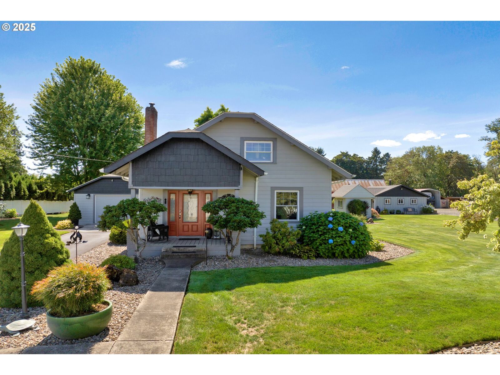 Property Photo: 96044 Noraton Rd OR 97448