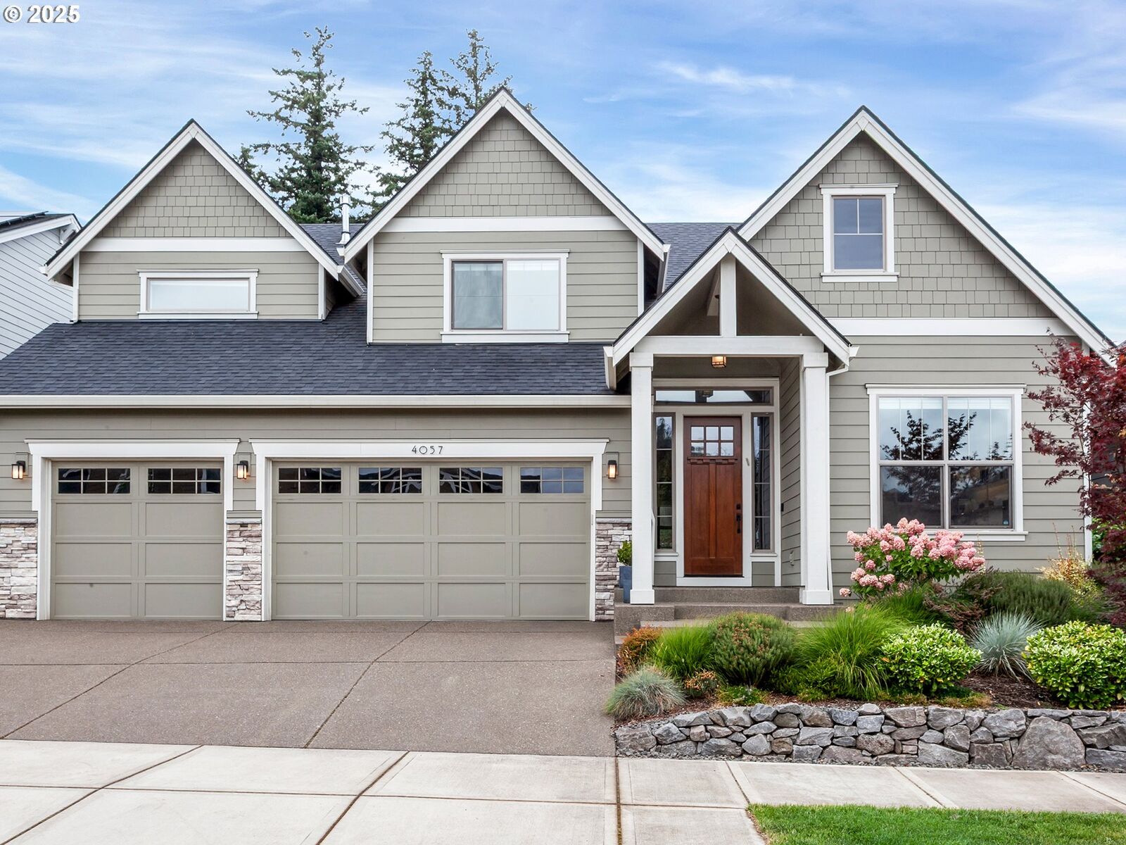 Property Photo:  4057 Heron Dr  OR 97068 