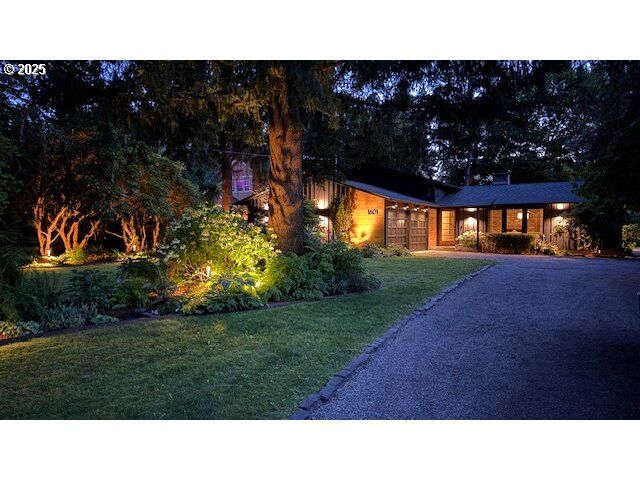 Property Photo: 1601 NE 144th Ave OR 97230