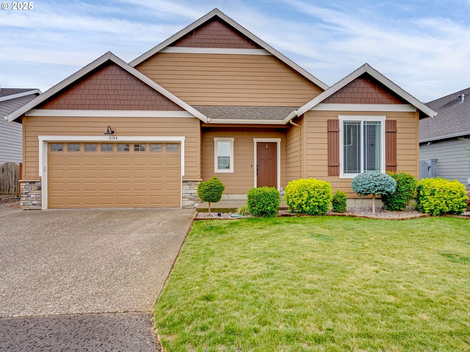 Property Photo: 5108 Meteor Ave NE OR 97305