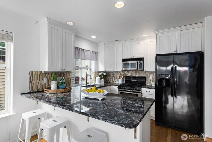 Property Photo: 1231 6th Avenue N WA 98109