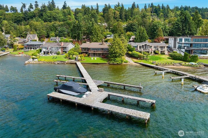 Property Photo:  4723  Lakehurst Lane  WA 98006 