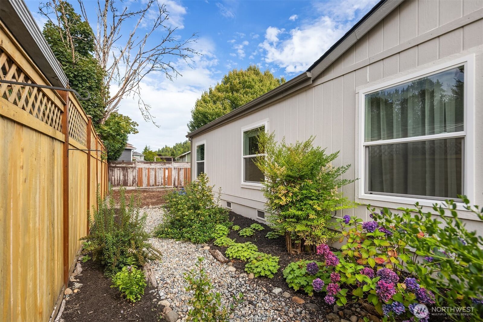 Property Photo: 15400 SE 155th Place 28 WA 98058