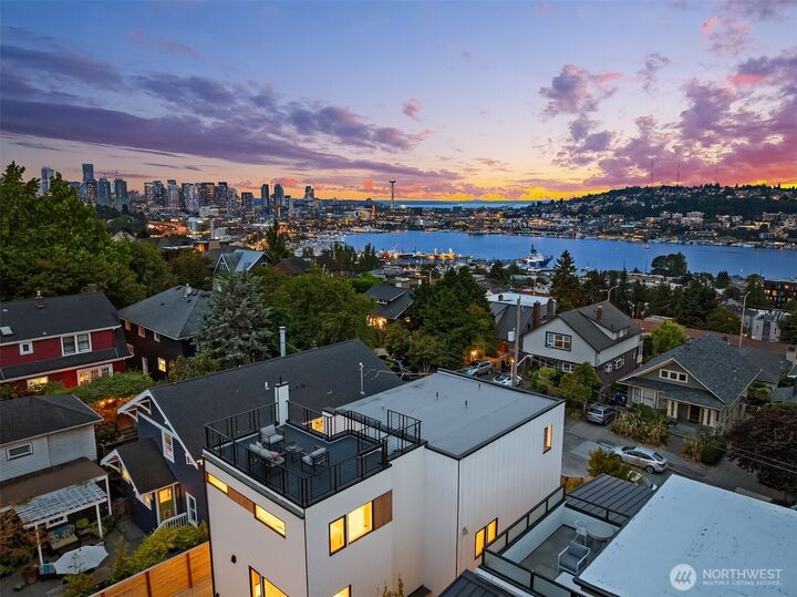 Property Photo:  2214  Broadway  E A  WA 98102 