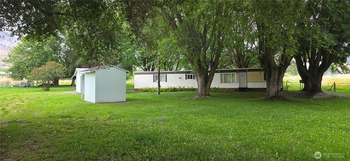 Property Photo:  202 A  Oniel A  WA 98844 