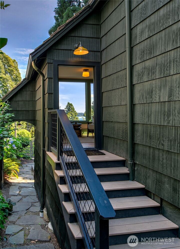 Property Photo:  1525  Madrona Drive  WA 98122 