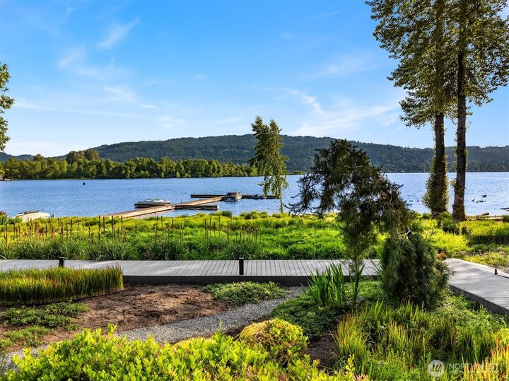 Property Photo: 4305 E Lake Sammamish Parkway SE WA 98029