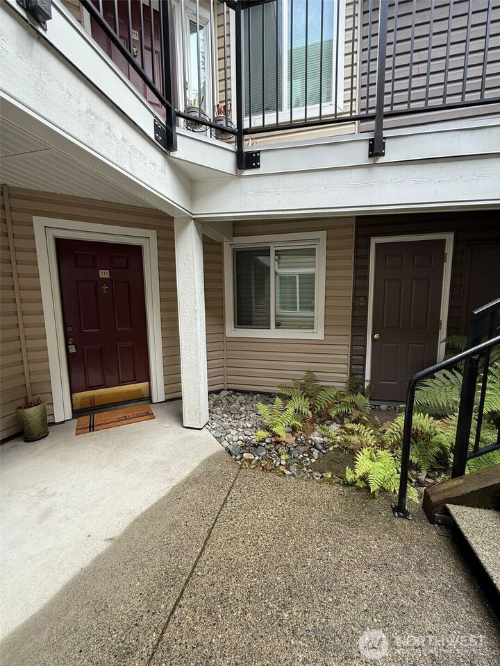 Property Photo:  5000 NW Village Park Drive B-111  WA 98027 