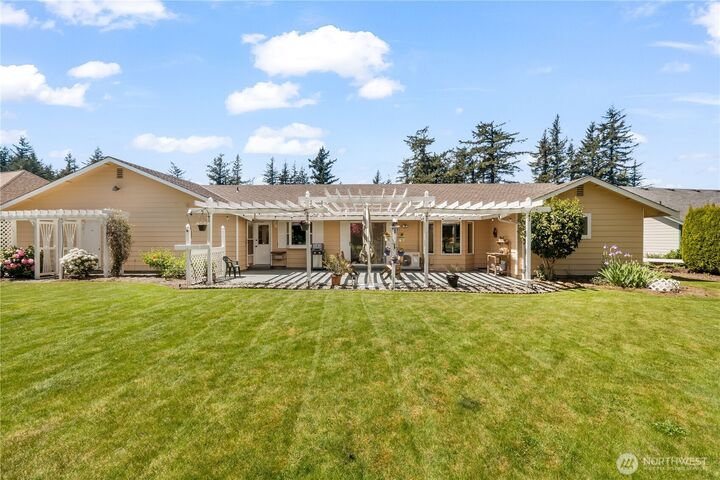 Property Photo:  6888  Golf View Dr  WA 98264 