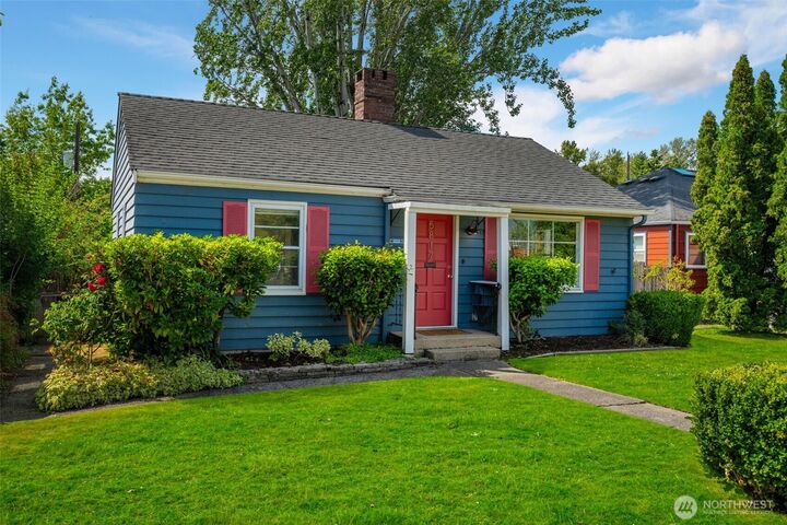 Property Photo:  5817  56th Ave  NE  WA 98105 