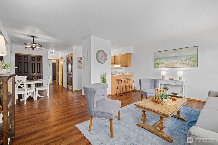 Property Photo: 2120 Highland Avenue 304 WA 98201